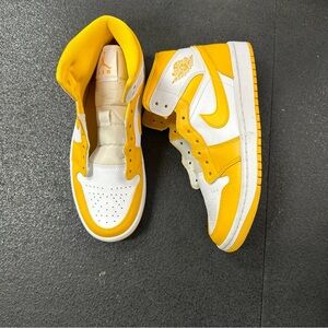 Women's Nike Air Jordan 1 Mid "University Gold" sneakers size 8